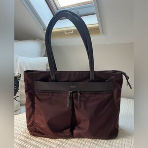 KNOMO-Grosvenor Square
Colour: Chestnut Size: 15"